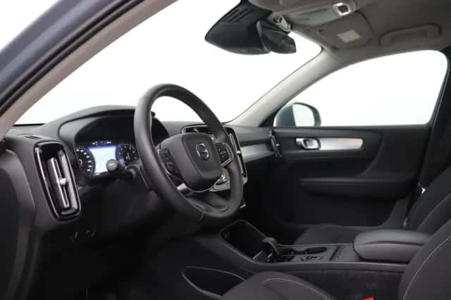 Volvo XC40 (2022) thumbnail 3