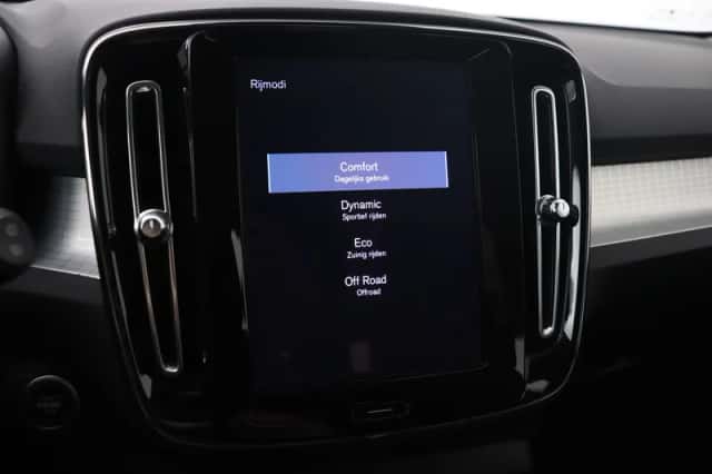 Volvo XC40 (2022) thumbnail 31