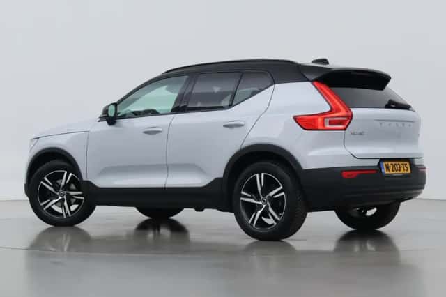 Volvo XC40 (2022) thumbnail 2