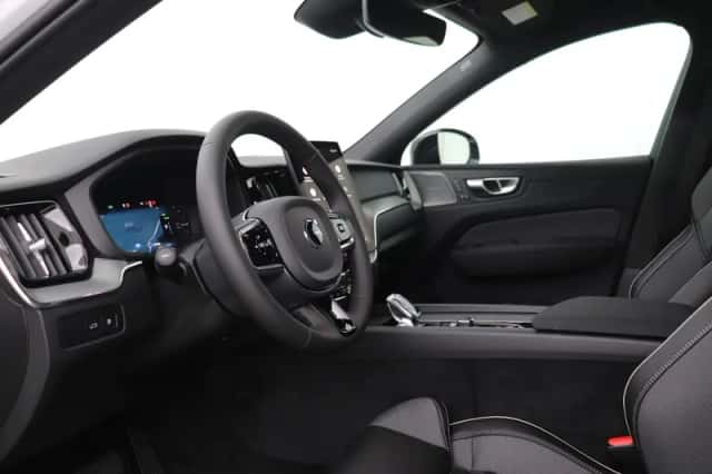 Volvo XC60 (2025) thumbnail 3