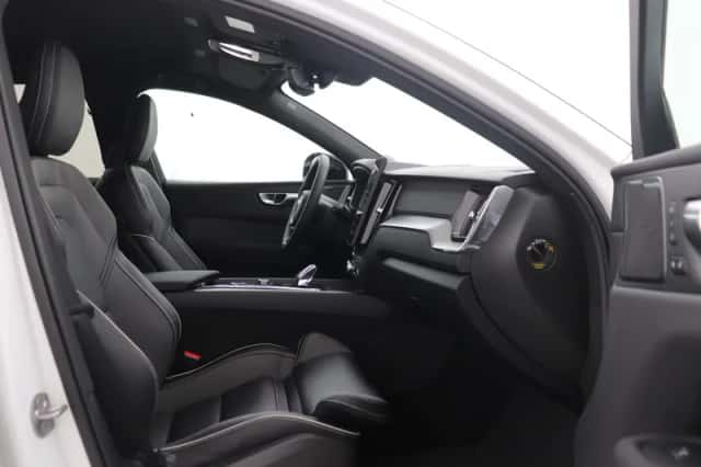 Volvo XC60 (2025) thumbnail 5