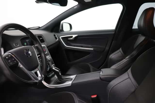 Volvo V60 (2017) thumbnail 3
