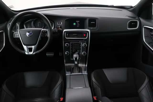 Volvo V60 (2017) thumbnail 4