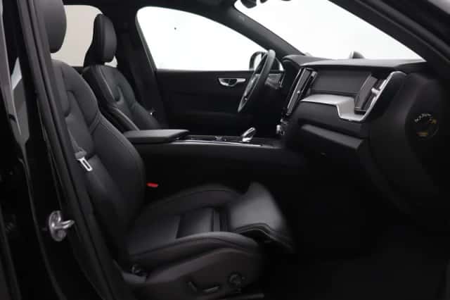 Volvo XC60 (2025) thumbnail 5
