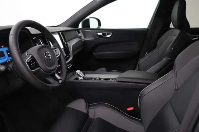 Volvo XC60 (2025) thumbnail 3