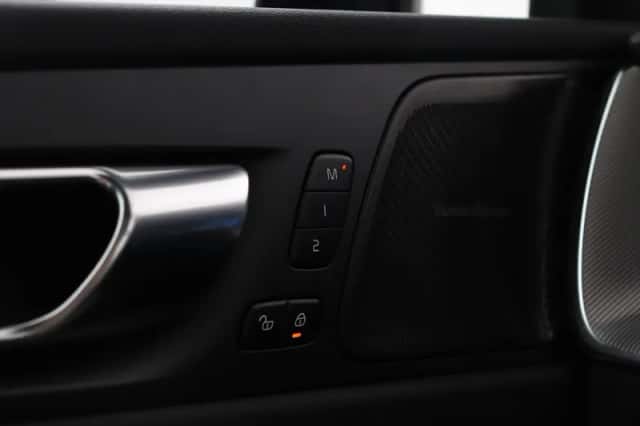 Volvo XC60 (2023) thumbnail 13
