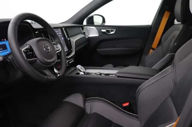Volvo XC60 (2023) thumbnail 3
