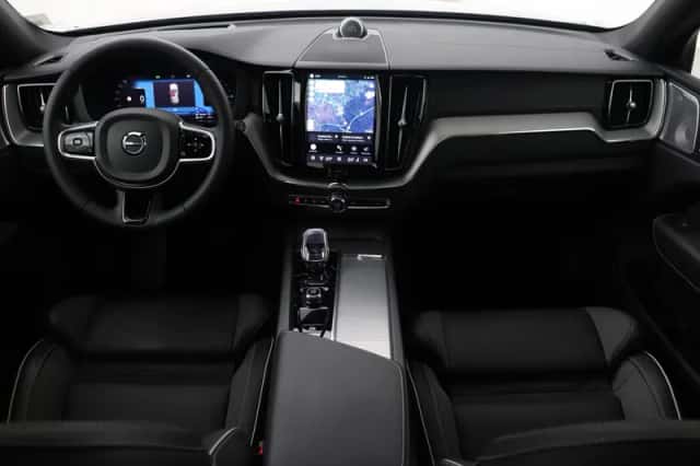 Volvo XC60 (2023) thumbnail 4
