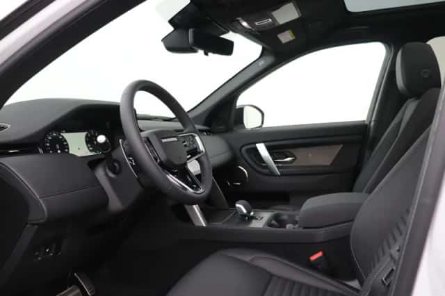 Land Rover Discovery Sport (2025) thumbnail 3