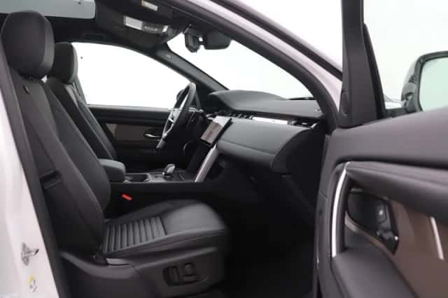Land Rover Discovery Sport (2025) thumbnail 5