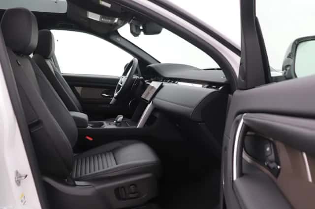 Land Rover Discovery Sport (2025) thumbnail 5