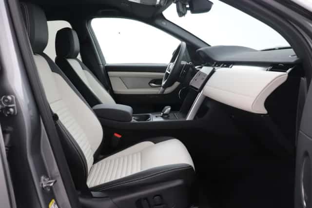 Land Rover Discovery Sport (2025) thumbnail 5