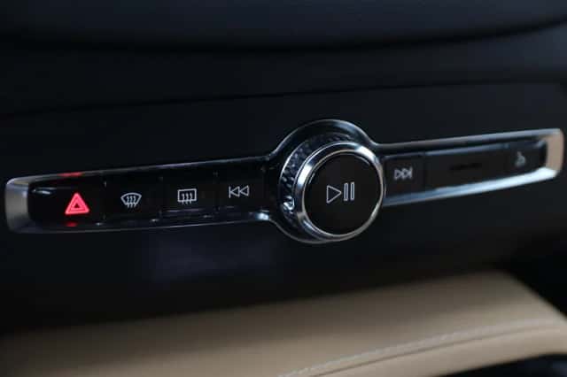 Volvo XC90 (2022) thumbnail 36