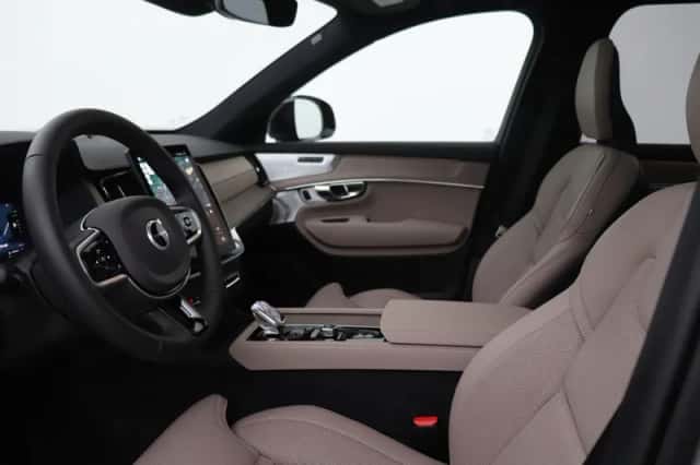 Volvo XC90 (2026) thumbnail 3