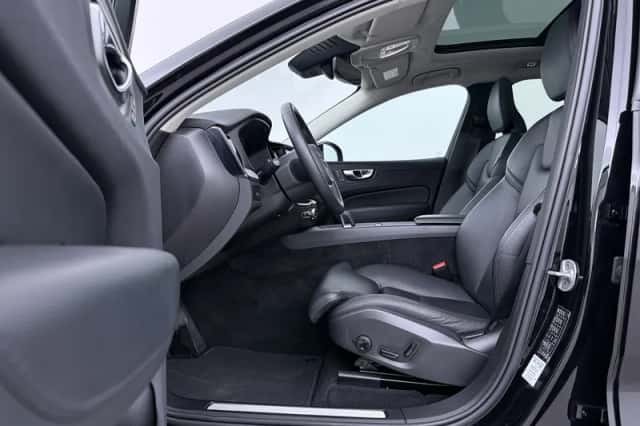 Volvo XC60 (2024) thumbnail 3