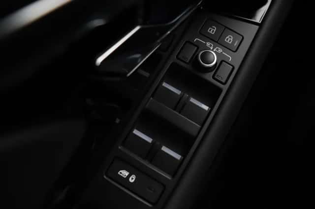 Land Rover Range Rover Evoque (2022) thumbnail 43