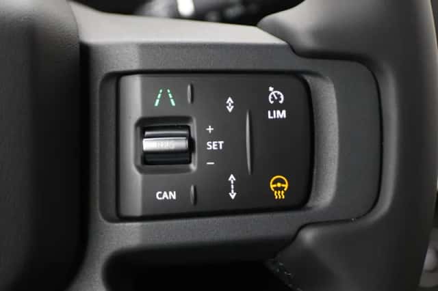 Land Rover Defender (2026) thumbnail 36