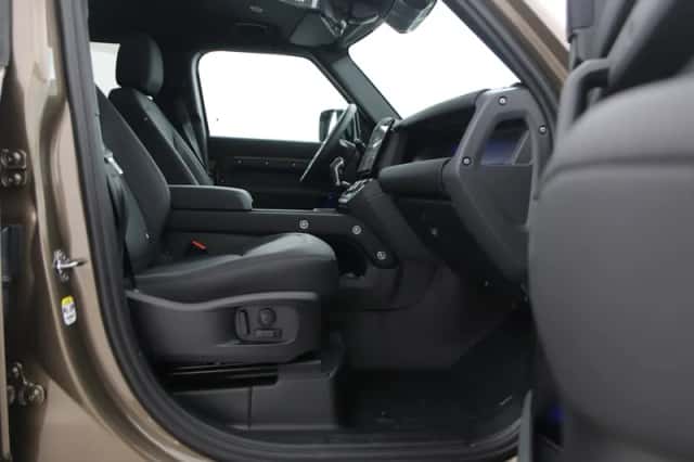 Land Rover Defender (2026) thumbnail 5
