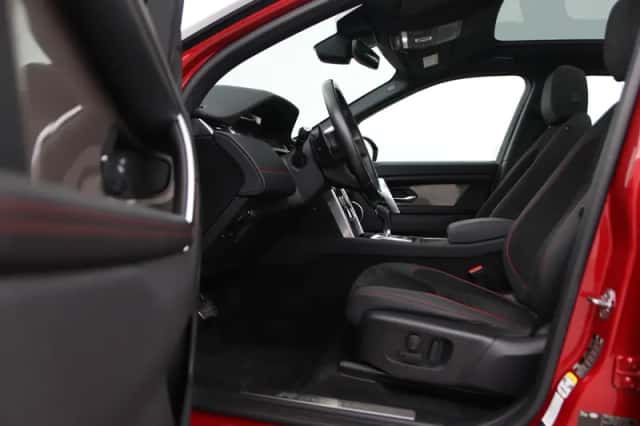 Land Rover Discovery Sport (2019) thumbnail 3