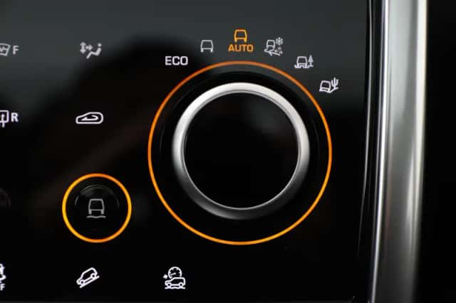 Land Rover Discovery Sport (2019) thumbnail 30