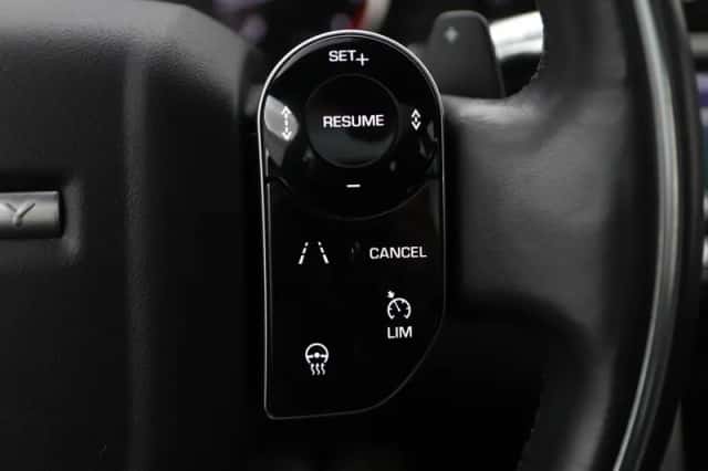 Land Rover Discovery Sport (2019) thumbnail 33