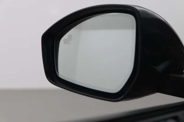 Land Rover Discovery Sport (2019) thumbnail 38
