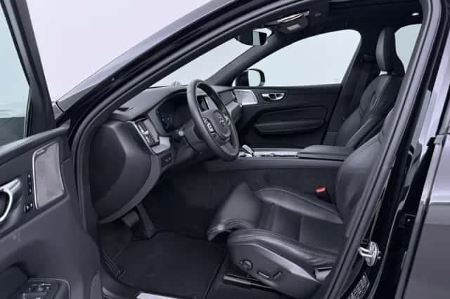Volvo XC60 (2024) thumbnail 3