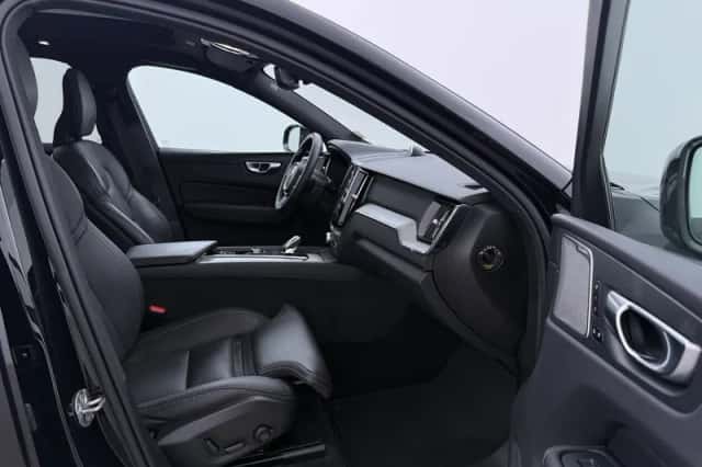 Volvo XC60 (2024) thumbnail 5