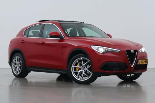Alfa Romeo Stelvio (2019) thumbnail 1