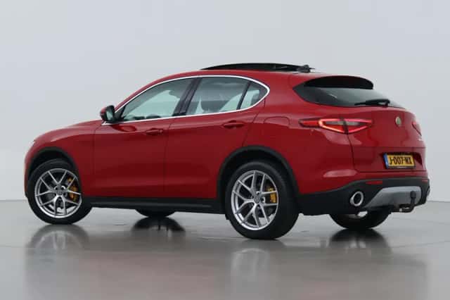 Alfa Romeo Stelvio (2019) thumbnail 2