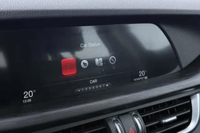 Alfa Romeo Stelvio (2019) thumbnail 23