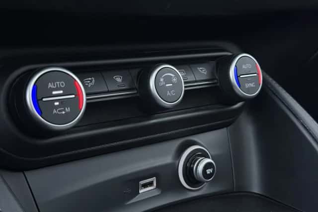 Alfa Romeo Stelvio (2019) thumbnail 26