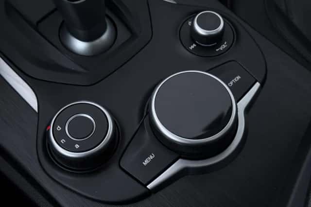 Alfa Romeo Stelvio (2019) thumbnail 28