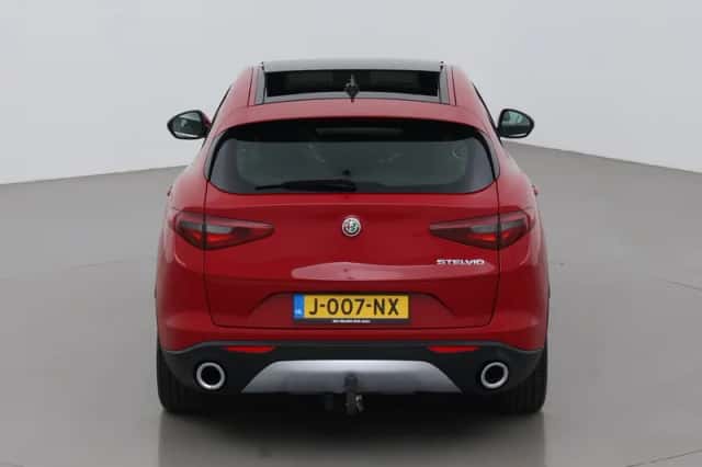 Alfa Romeo Stelvio (2019) thumbnail 9
