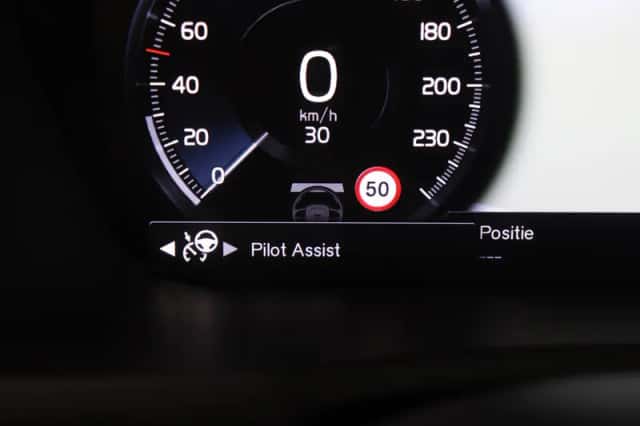 Volvo XC90 (2018) thumbnail 21