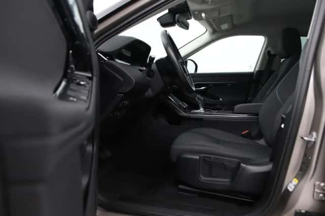 Land Rover Range Rover Evoque (2021) thumbnail 3