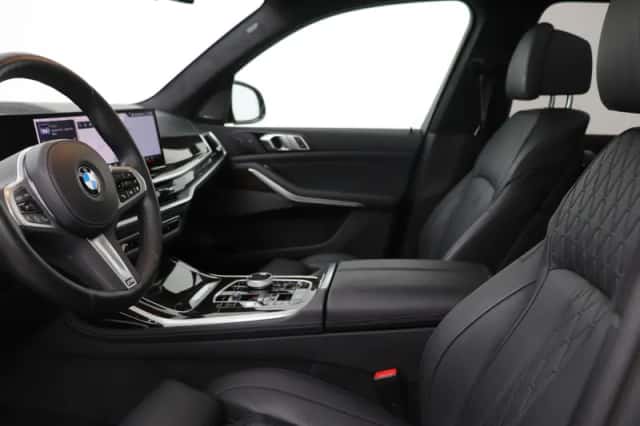 BMW X7 (2024) thumbnail 3