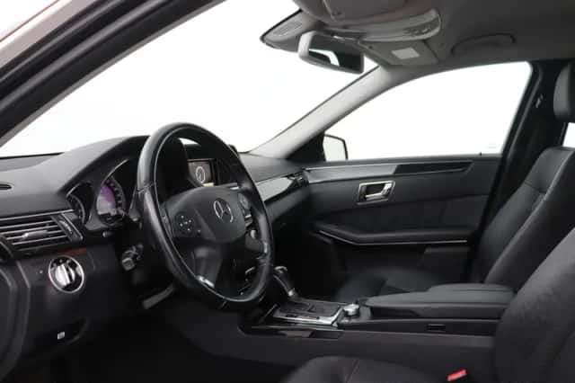 Mercedes-Benz E-Klasse (2010) thumbnail 3