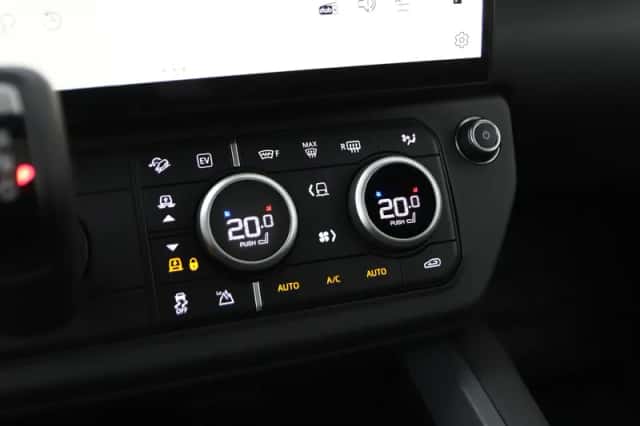 Land Rover Defender (2026) thumbnail 34