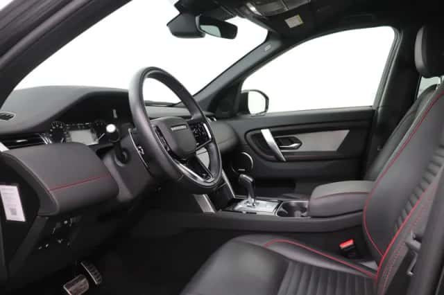 Land Rover Discovery Sport (2023) thumbnail 3
