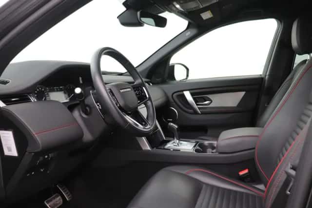 Land Rover Discovery Sport (2023) thumbnail 3