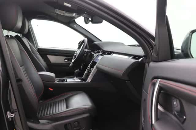 Land Rover Discovery Sport (2023) thumbnail 5