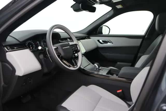 Land Rover Range Rover Velar (2025) thumbnail 3