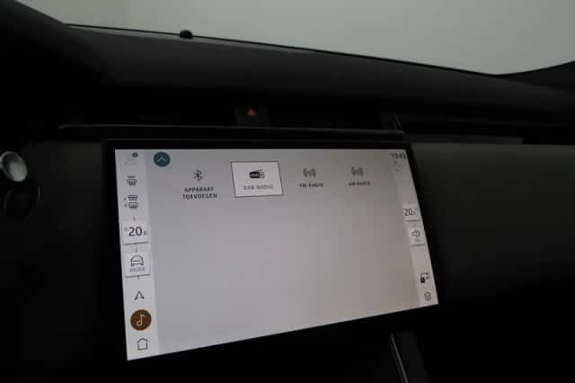 Land Rover Range Rover Velar (2025) thumbnail 26