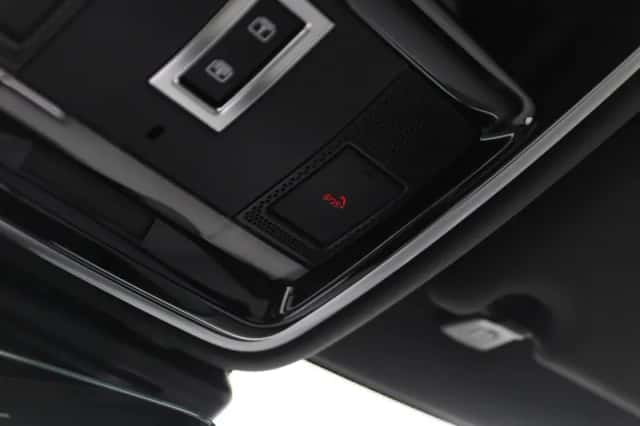 Land Rover Range Rover Velar (2025) thumbnail 36