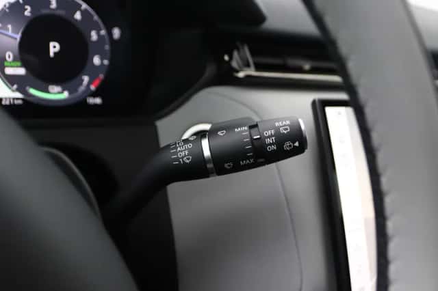 Land Rover Range Rover Velar (2025) thumbnail 40