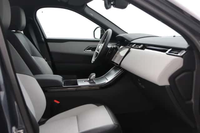 Land Rover Range Rover Velar (2025) thumbnail 5