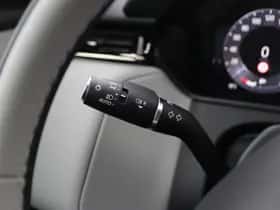 Land Rover Range Rover Velar (2025) thumbnail 43