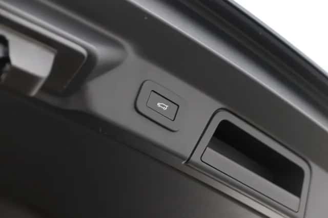 Land Rover Range Rover Velar (2025) thumbnail 50