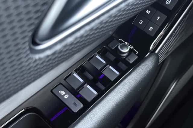 Land Rover Range Rover Velar (2020) thumbnail 43